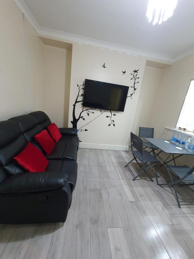 House In The Heart Of Valleys Apartment Ebbw Vale Exterior photo